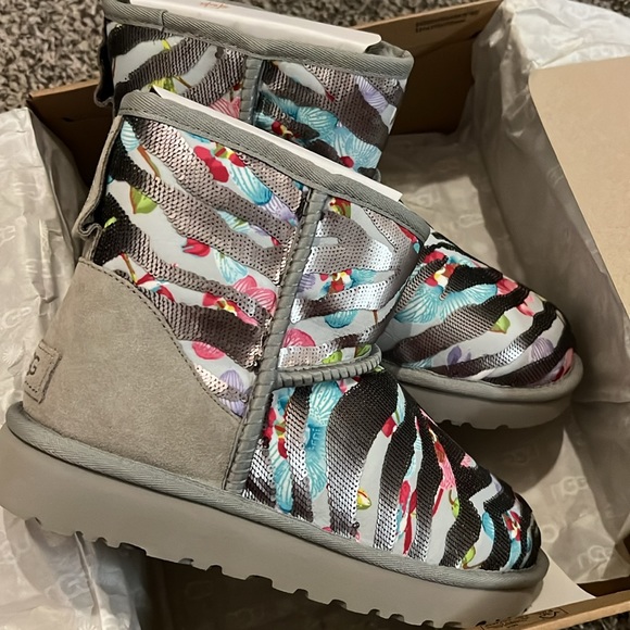 NWB women’s uggs - Picture 1 of 8